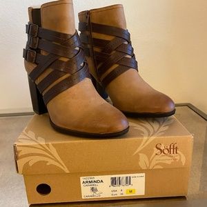 NEW never worn Sofft Ankle Boots